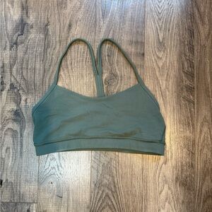 8 Lululemon Flow Y Bra Light Support. Green